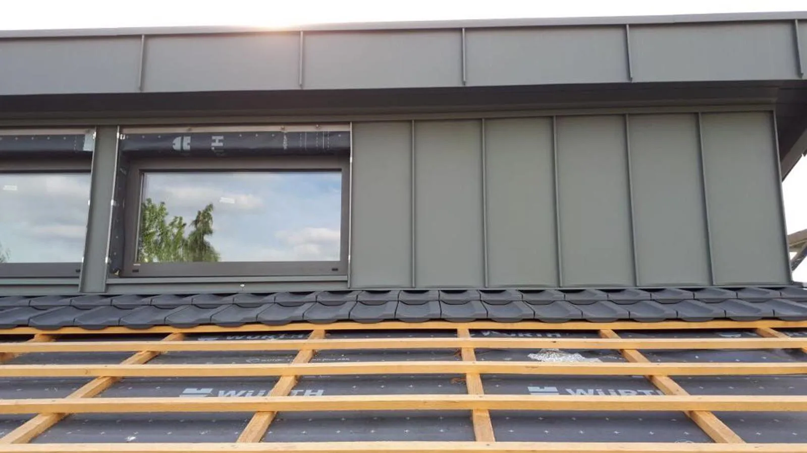 Falzblech-Fassade einer Dachgaube, Klempnerarbeit von Gehrlicher